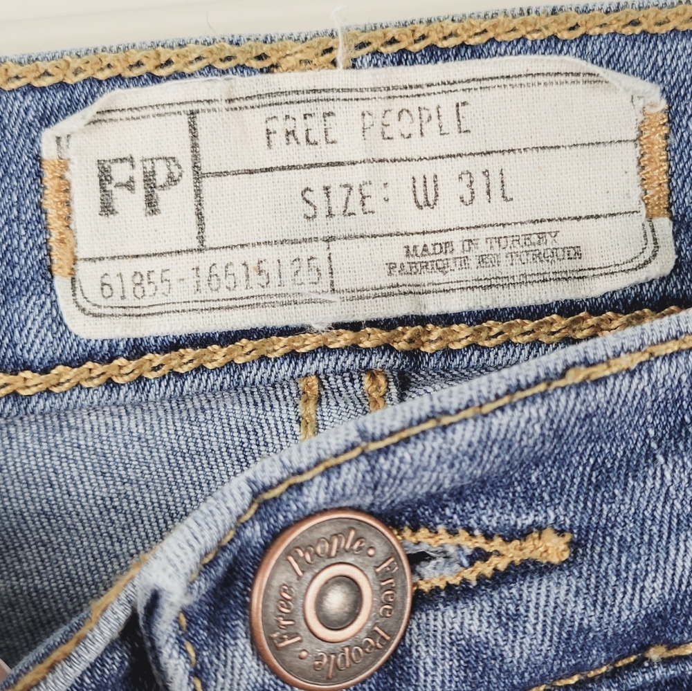 FREE PEOPLE Busted Knee Blue Jeans Size 31 - Picture 5 of 6